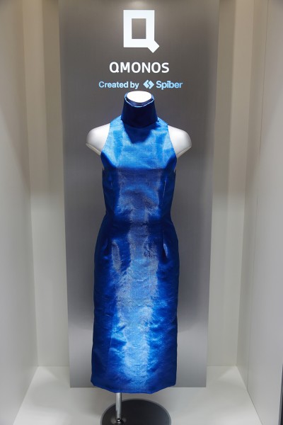 Spiberの人工クモ糸繊維「QMONOS」を使用したドレス