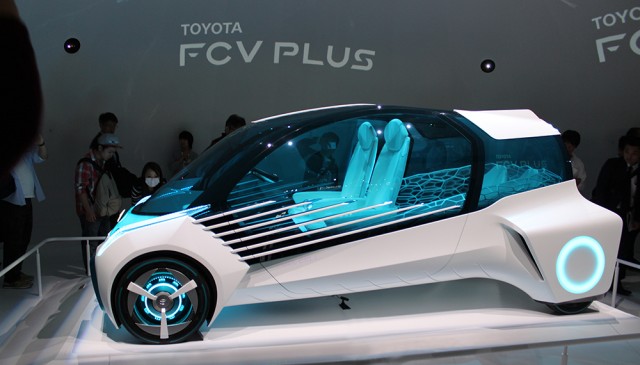 燃料電池車コンセプトの「TOYOTA FCV PLUS」